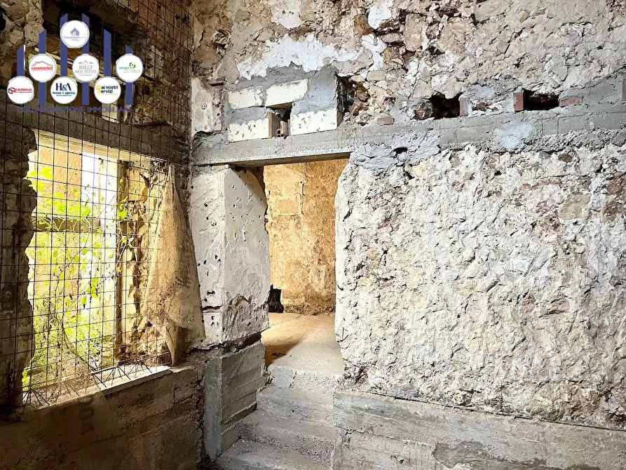 Immagine 16 di Stabile in vendita  in Via Saffi a Noto