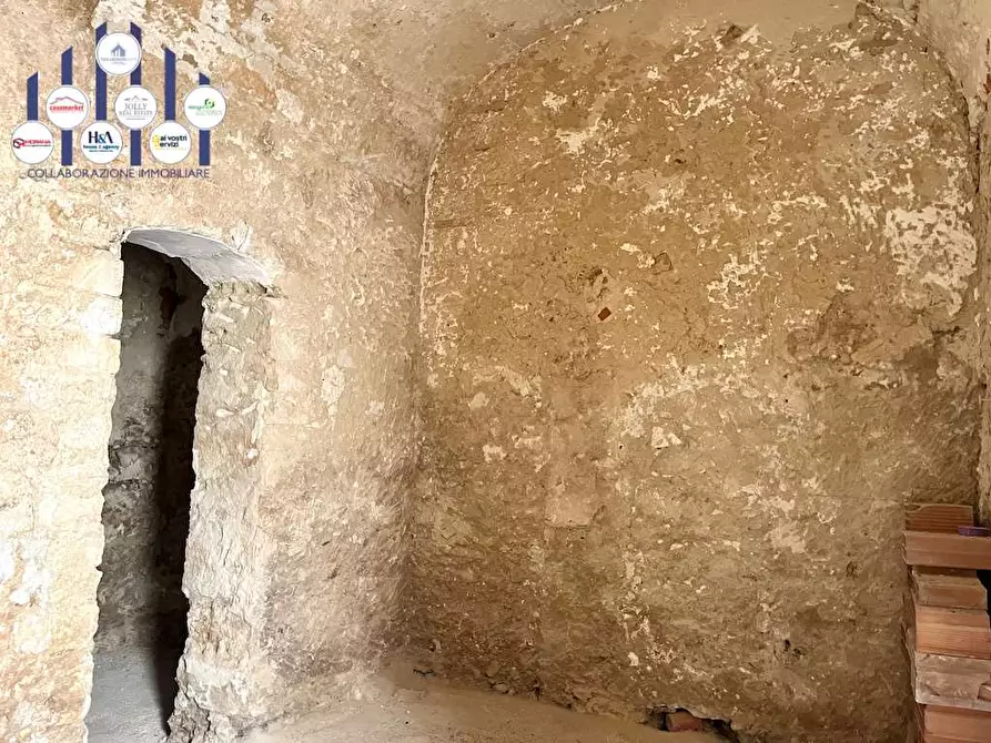 Immagine 17 di Stabile in vendita  in Via Saffi a Noto