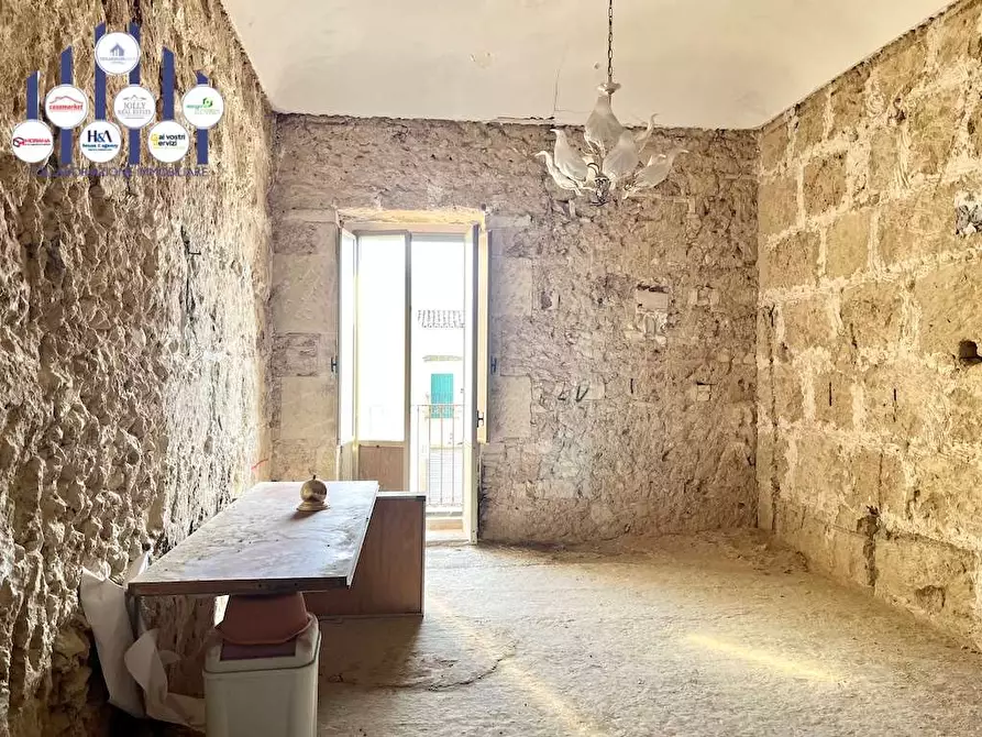 Immagine 21 di Stabile in vendita  in Via Saffi a Noto