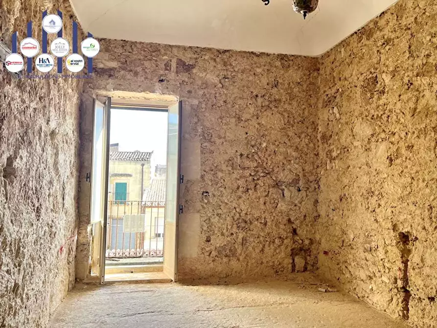 Immagine 22 di Stabile in vendita  in Via Saffi a Noto