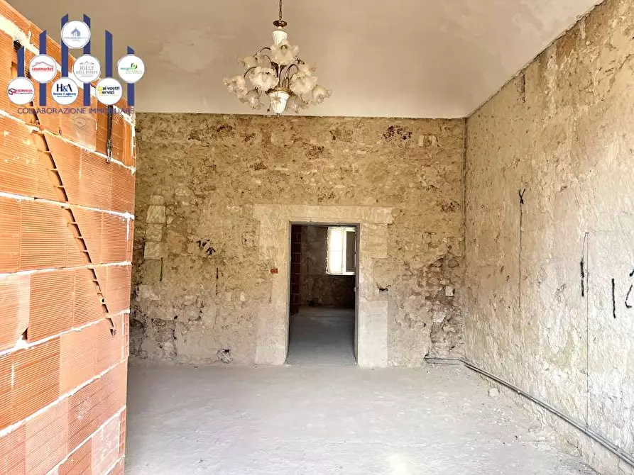 Immagine 24 di Stabile in vendita  in Via Saffi a Noto