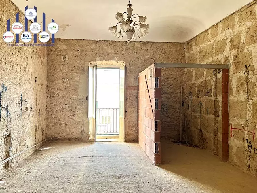 Immagine 26 di Stabile in vendita  in Via Saffi a Noto