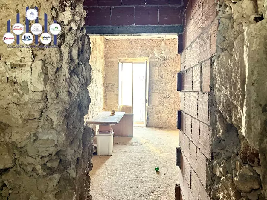 Immagine 27 di Stabile in vendita  in Via Saffi a Noto