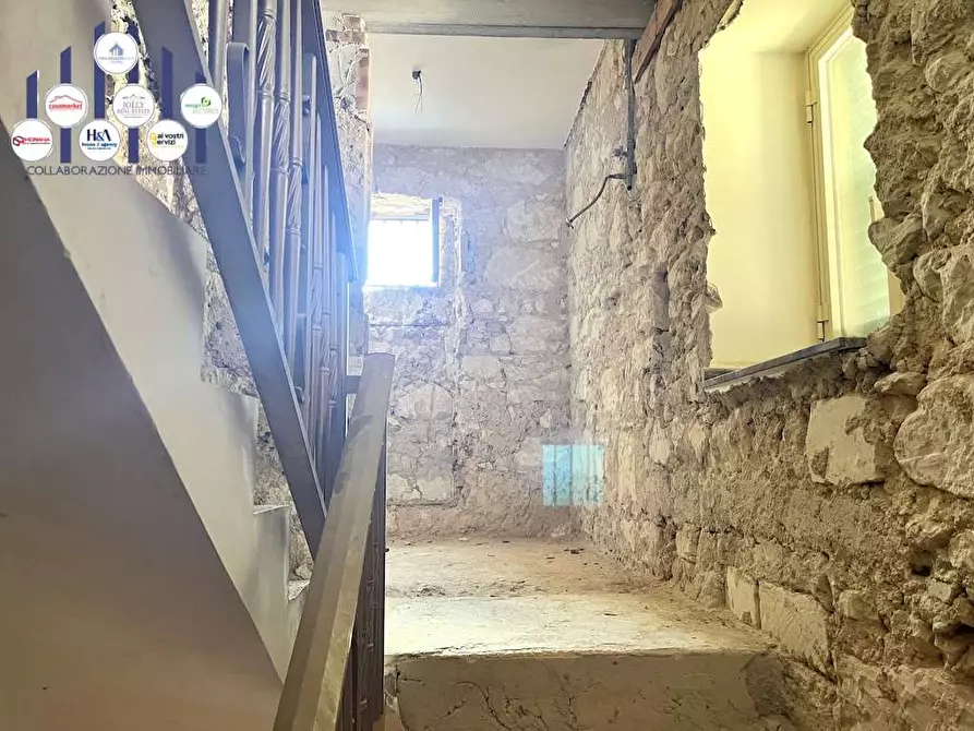 Immagine 31 di Stabile in vendita  in Via Saffi a Noto