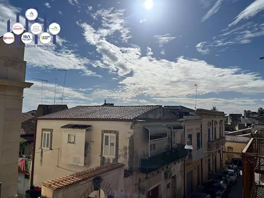 Immagine 33 di Stabile in vendita  in Via Saffi a Noto