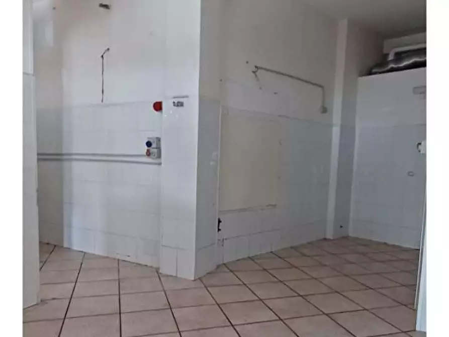 Immagine 5 di Negozio in vendita  a Siracusa