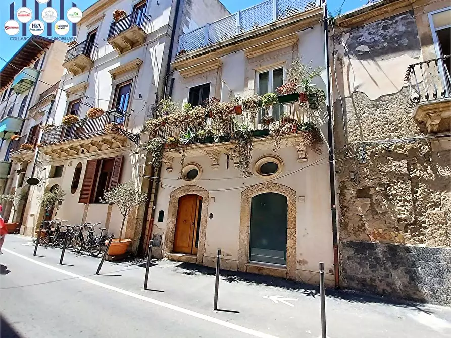 Immagine 5 di Stabile in vendita  a Siracusa