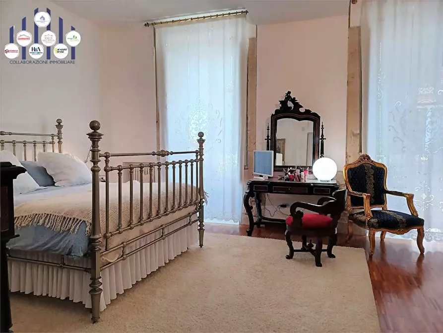 Immagine 9 di Stabile in vendita  a Siracusa