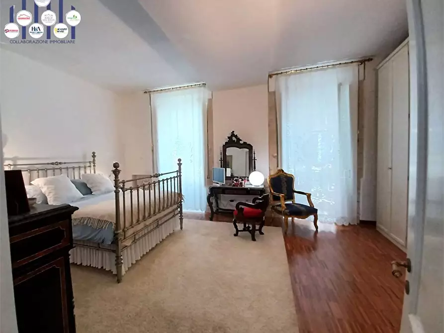 Immagine 11 di Stabile in vendita  a Siracusa