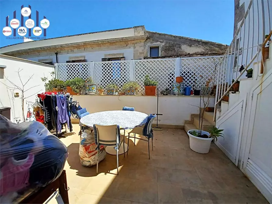 Immagine 19 di Stabile in vendita  a Siracusa