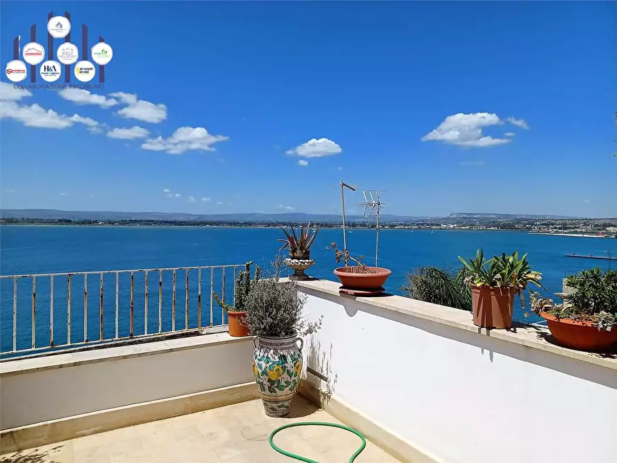 Immagine 1 di Stabile in vendita  a Siracusa