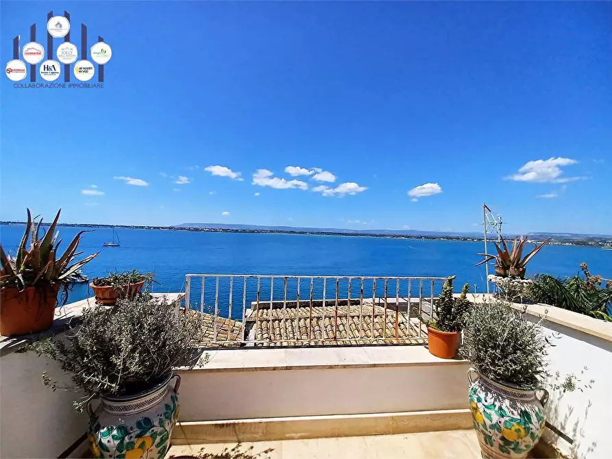 Immagine 26 di Stabile in vendita  a Siracusa