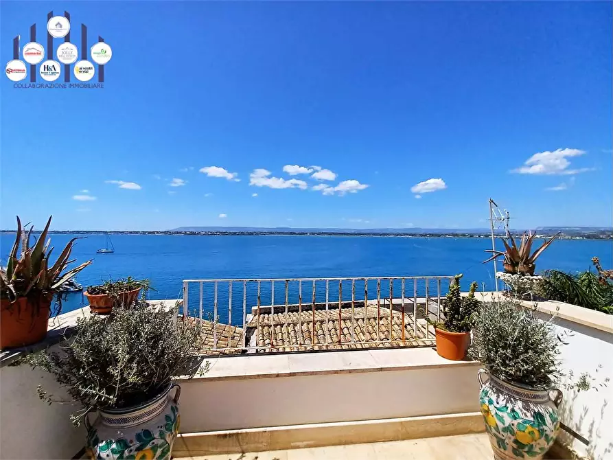 Immagine 27 di Stabile in vendita  a Siracusa