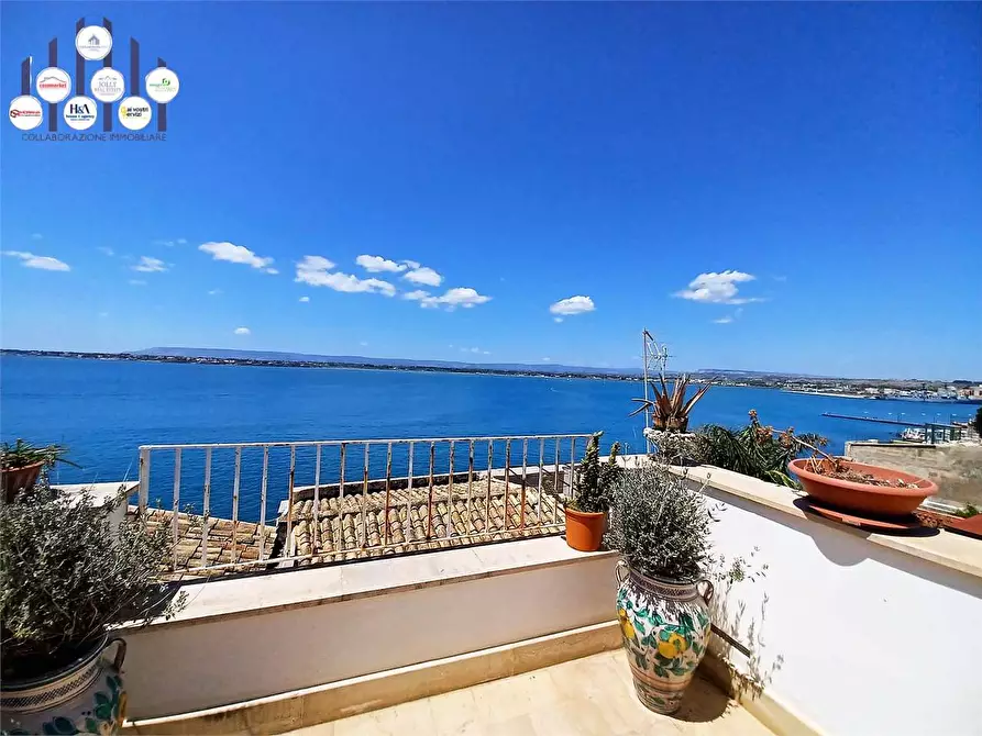 Immagine 28 di Stabile in vendita  a Siracusa