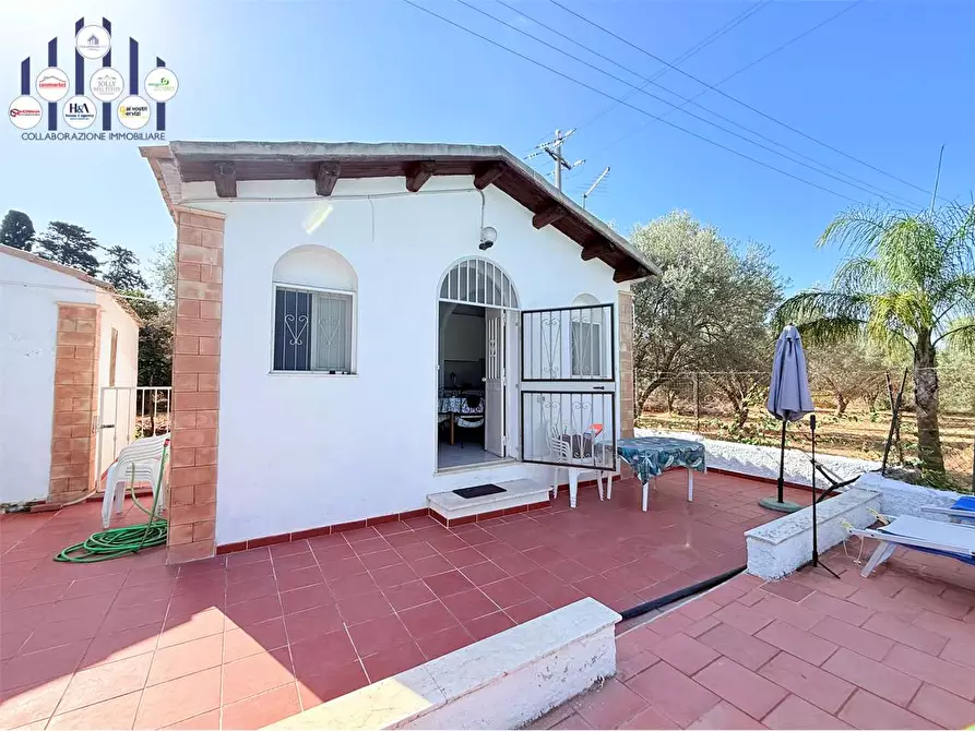 Immagine 1 di Villa in vendita  in Strada Ognina  a Siracusa