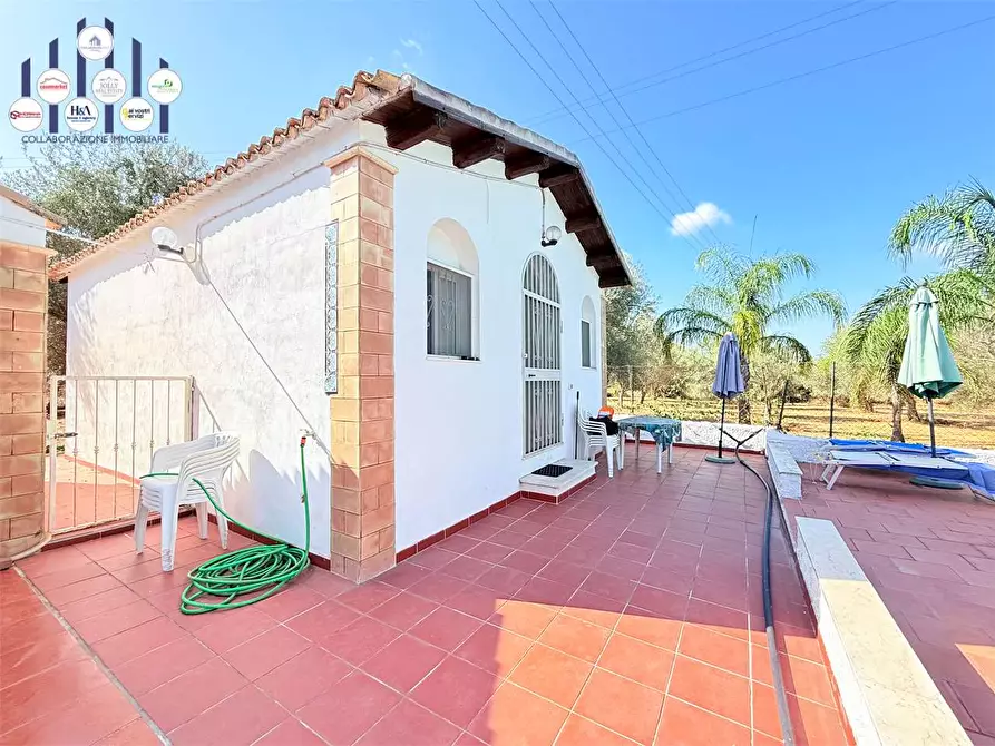 Immagine 3 di Villa in vendita  in Strada Ognina  a Siracusa