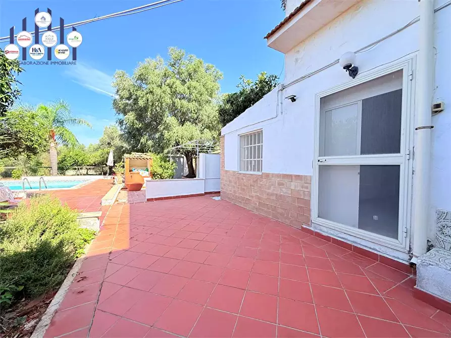 Immagine 1 di Villa in vendita  in STRADA OGNINA a Siracusa