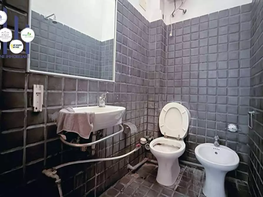 Immagine 14 di Negozio in vendita  in Via Filisto  a Siracusa