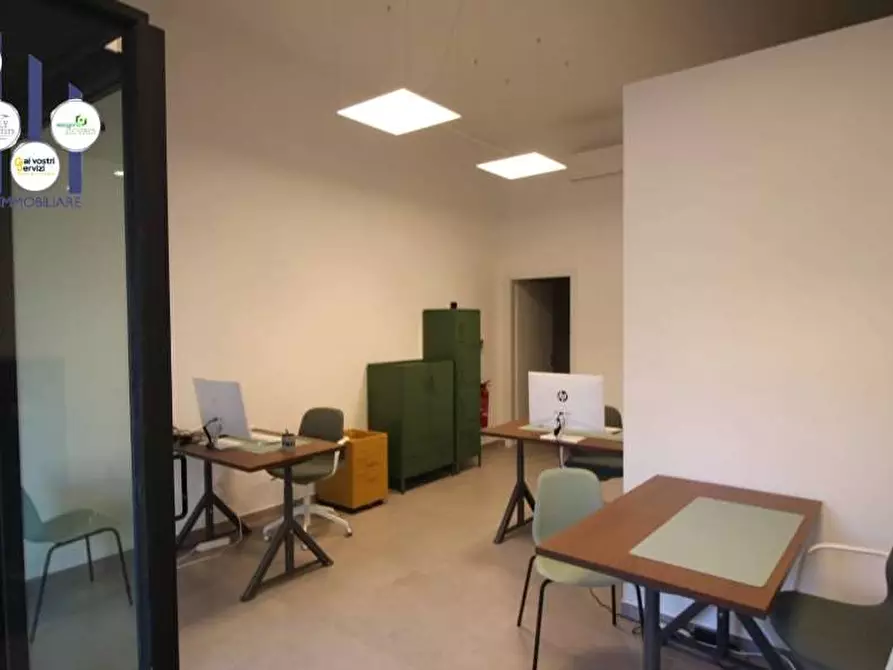 Immagine 2 di Negozio in vendita  in Via Giuseppe Di Natale a Siracusa