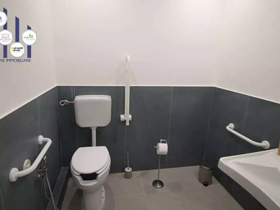 Immagine 6 di Negozio in vendita  in Via Giuseppe Di Natale a Siracusa