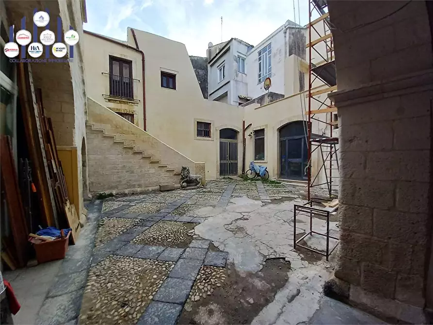 Immagine 2 di Negozio in vendita  a Siracusa