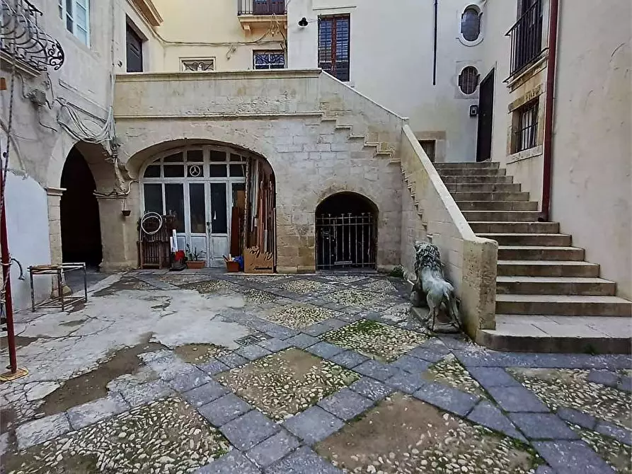 Immagine 1 di Negozio in vendita  a Siracusa