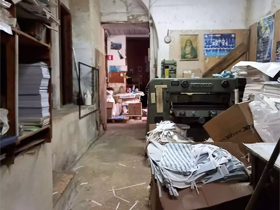 Immagine 10 di Negozio in vendita  a Siracusa