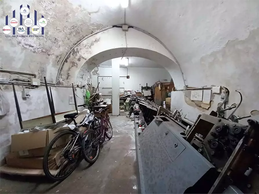 Immagine 12 di Negozio in vendita  a Siracusa