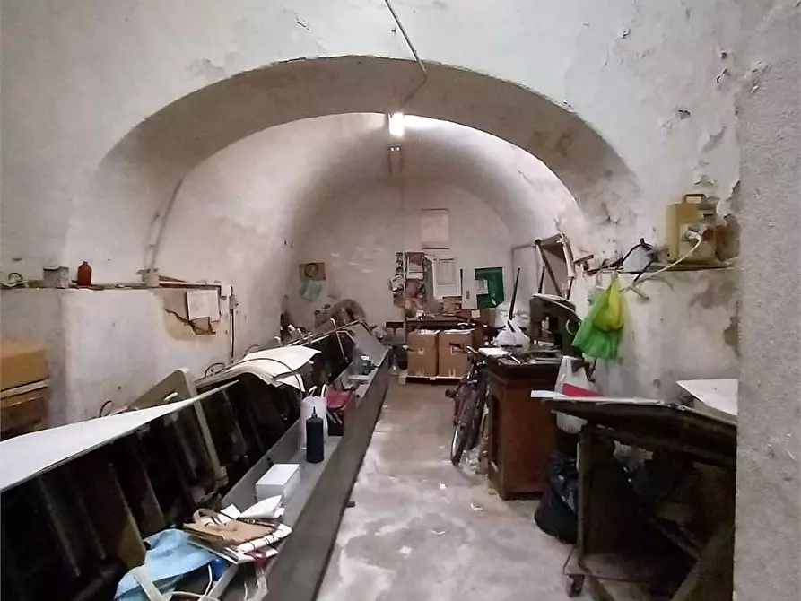 Immagine 15 di Negozio in vendita  a Siracusa