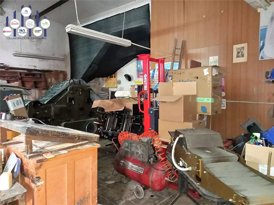 Immagine 17 di Negozio in vendita  a Siracusa