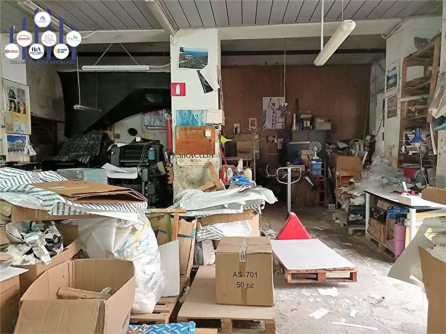 Immagine 18 di Negozio in vendita  a Siracusa