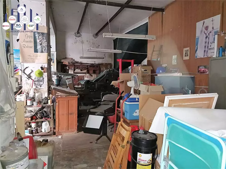 Immagine 19 di Negozio in vendita  a Siracusa