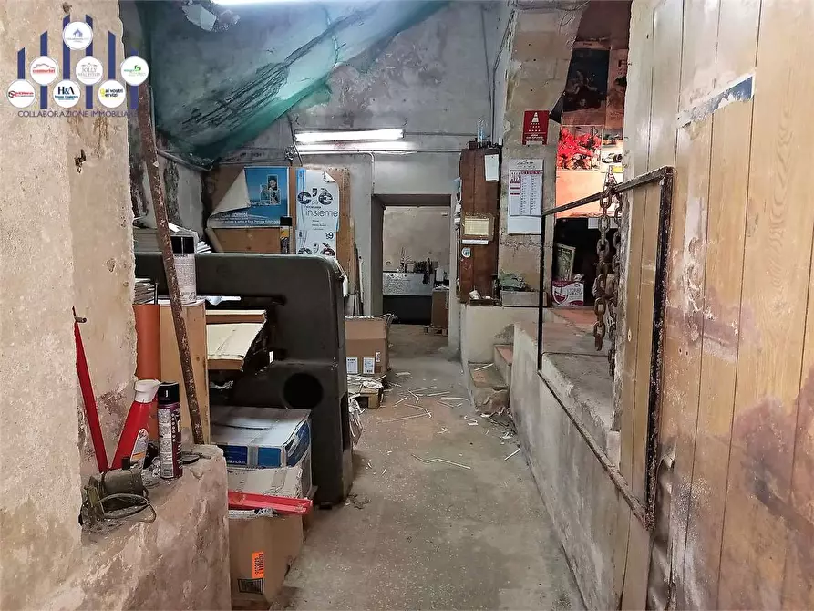 Immagine 20 di Negozio in vendita  a Siracusa