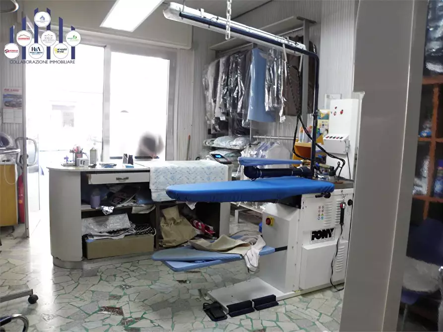 Immagine 4 di Negozio in vendita  a Siracusa