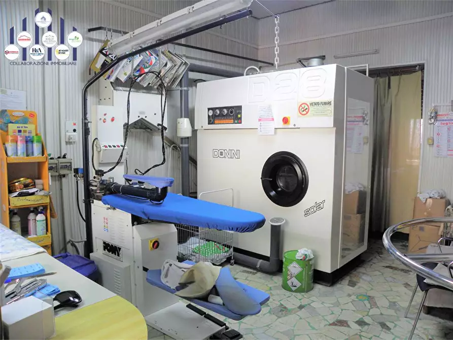 Immagine 6 di Negozio in vendita  a Siracusa