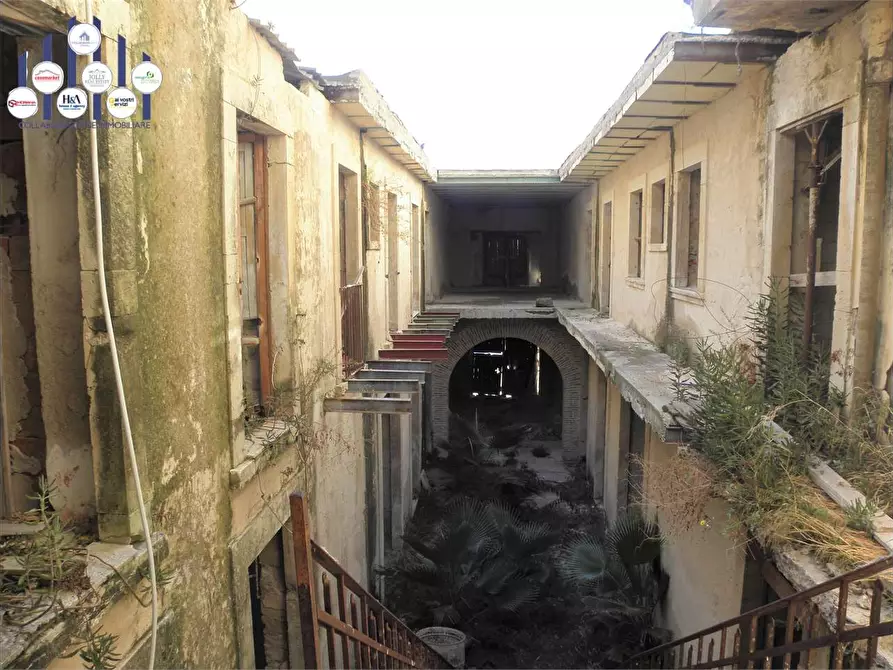 Immagine 8 di Stabile in vendita  in via Bengasi a Siracusa