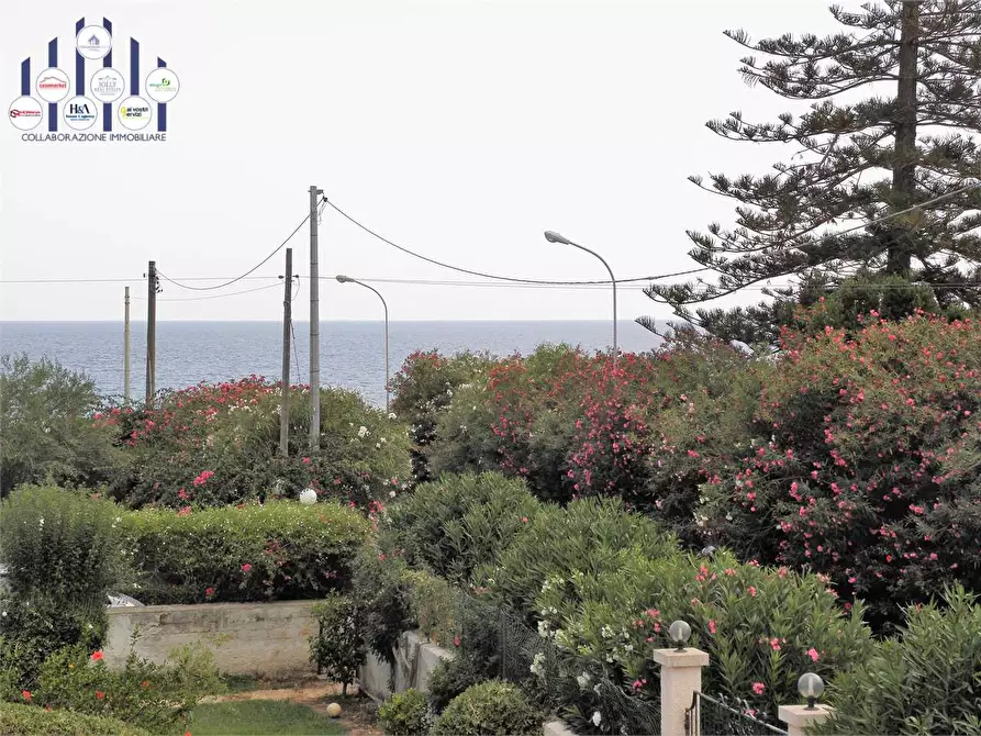 Immagine 37 di Villa in vendita  a Siracusa