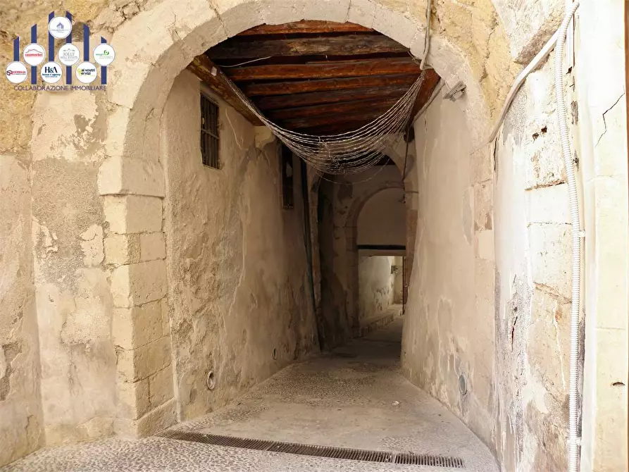 Immagine 8 di Negozio in vendita  a Siracusa