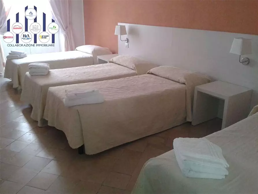 Immagine 13 di Stabile in vendita  a Siracusa