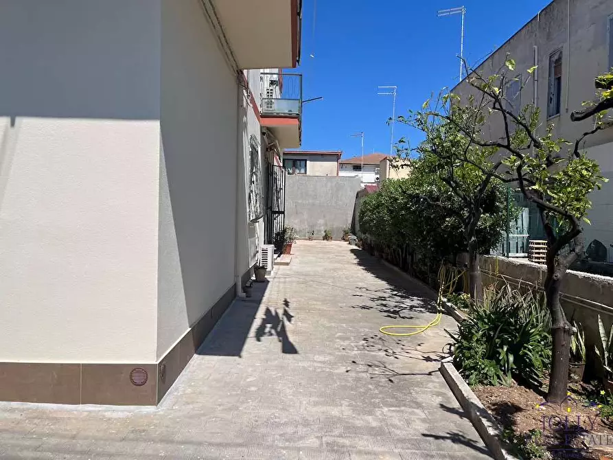 Immagine 15 di Appartamento in affitto  in via modica a Siracusa