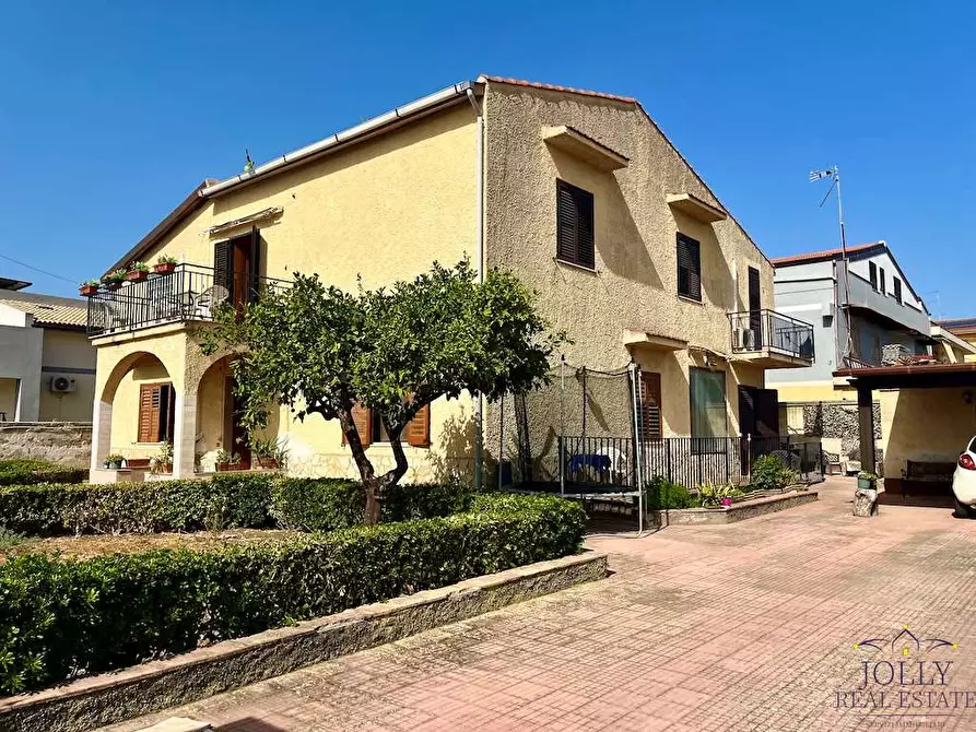 Immagine 1 di Villa in vendita  in Via Modica a Siracusa