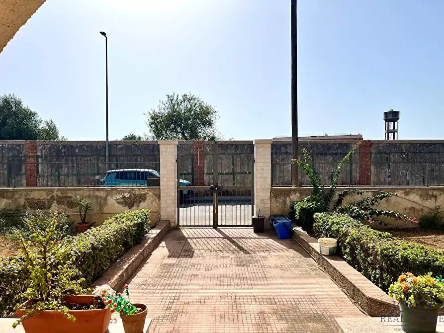 Immagine 42 di Villa in vendita  in Via Modica a Siracusa