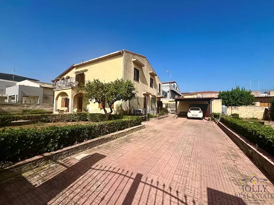 Immagine 50 di Villa in vendita  in Via Modica a Siracusa