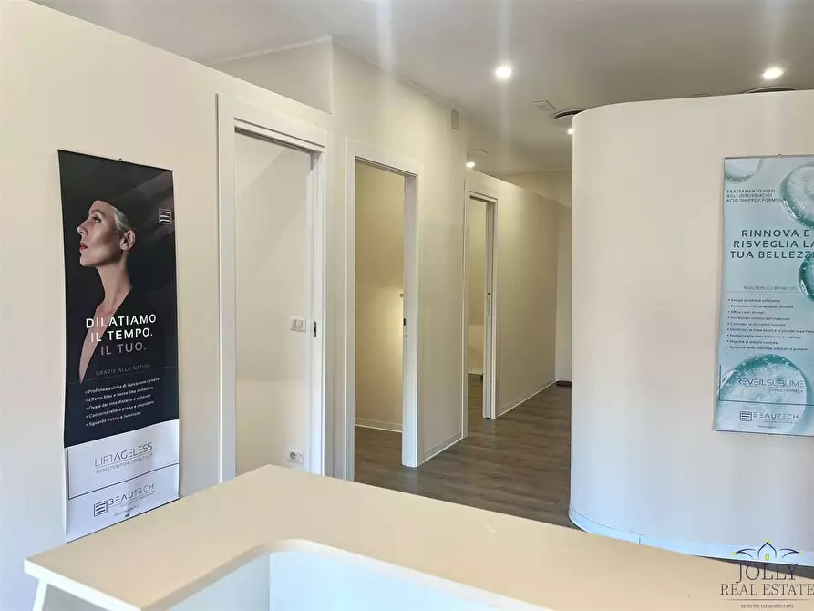 Immagine 4 di Negozio in vendita  in Via Lentini a Siracusa