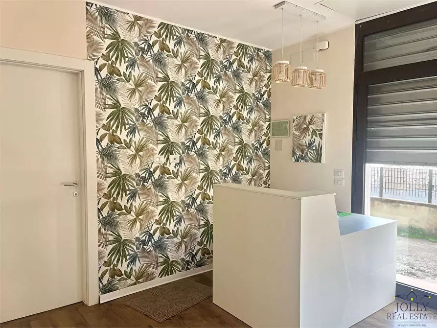 Immagine 5 di Negozio in vendita  in Via Lentini a Siracusa