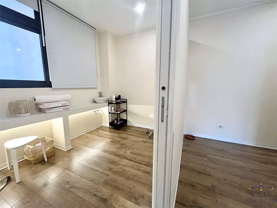 Immagine 17 di Negozio in vendita  in Via Lentini a Siracusa