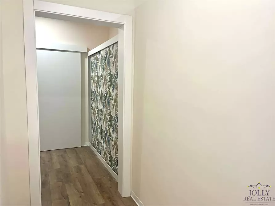 Immagine 19 di Negozio in vendita  in Via Lentini a Siracusa