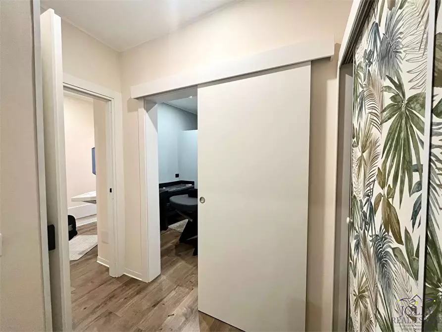 Immagine 20 di Negozio in vendita  in Via Lentini a Siracusa