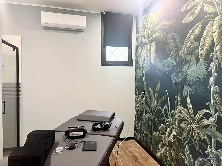 Immagine 22 di Negozio in vendita  in Via Lentini a Siracusa