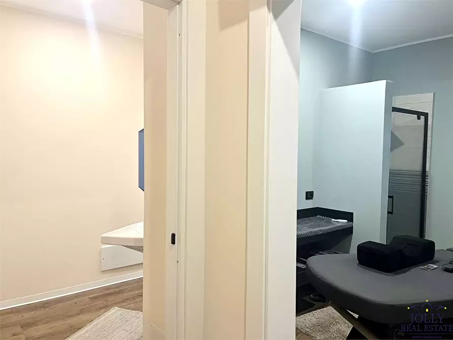 Immagine 25 di Negozio in vendita  in Via Lentini a Siracusa